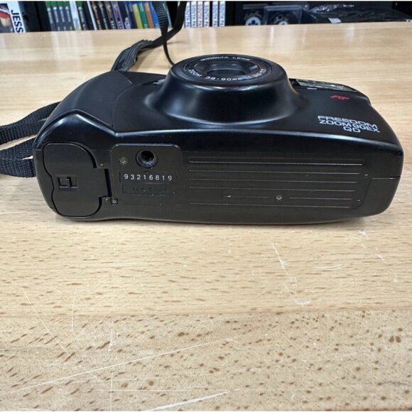 Vintage Minolta Freedom Zoom 90EX QD Point & Shoot 35mm Film Camera W/Case - Picture 5 of 7